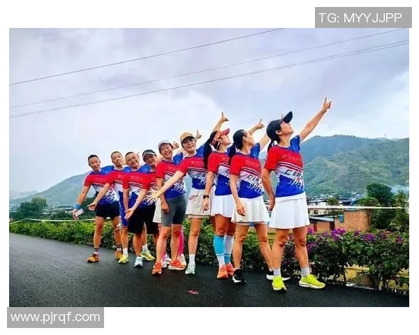 3000余名跑者畅跑浙沪村庄半马，金山警方“护跑团”成最美风景线